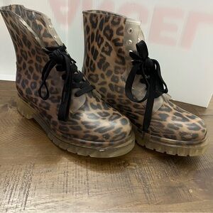 Rikie Jessica‎ Simpson women’s Leopard Cheetah Rubber Rain Boots 7 EUC